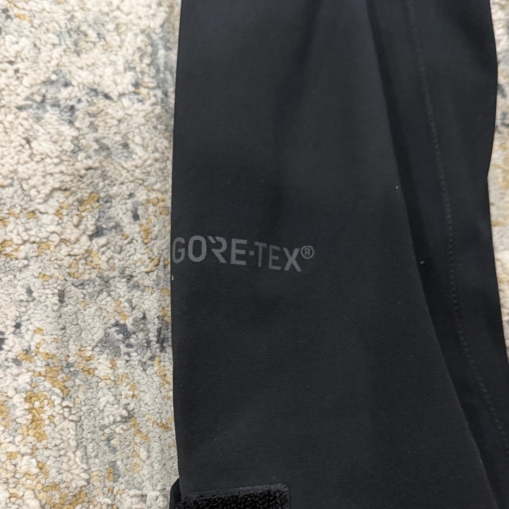 The North Face Men's Black Raincoat - Picture 6 of 8